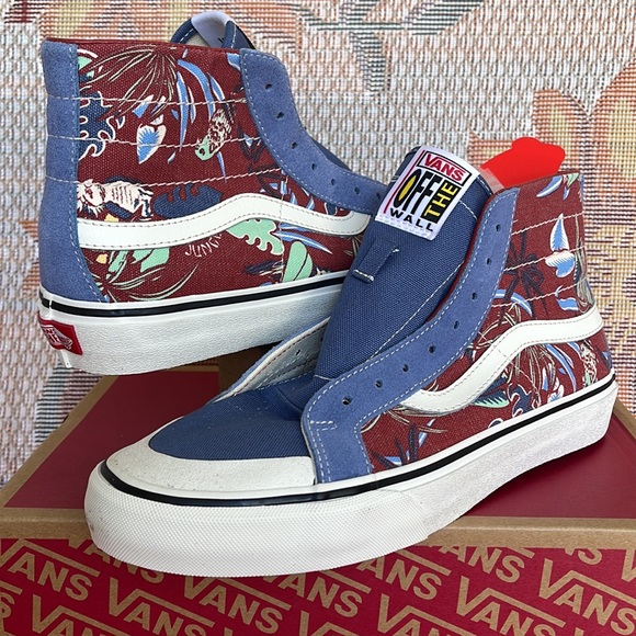 Vans Sk8-Hi 138 Dec
(Hawanjng|)Mnlghtblmshmlw
VNOA4BX2B6R
WMNS sneakers - Picture 9 of 16